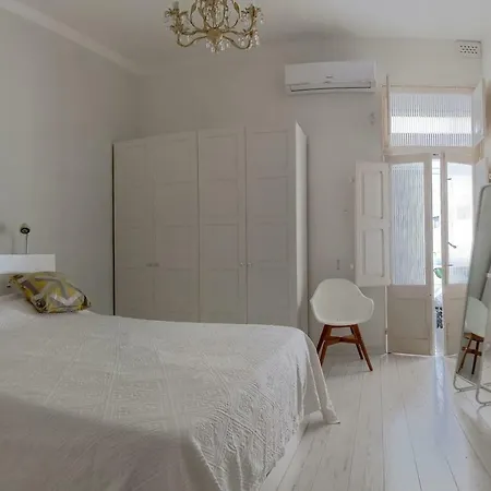 Central Art-deco Flat With Side-sea Views Apartment Sliema
