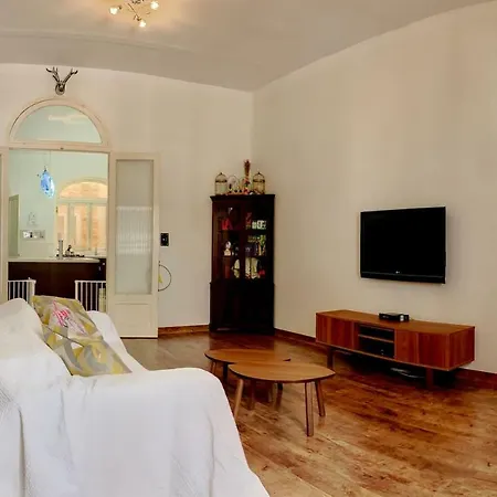 Central Art-deco Flat With Side-sea Views Apartment *