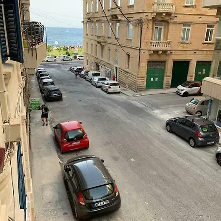 Central Art-deco Flat With Side-sea Views Sliema